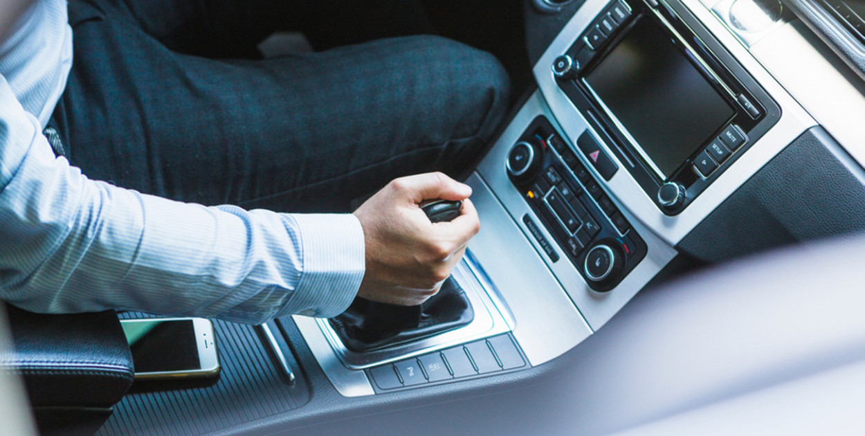 Co to jest automatyczna i manualna skrzynia biegów?