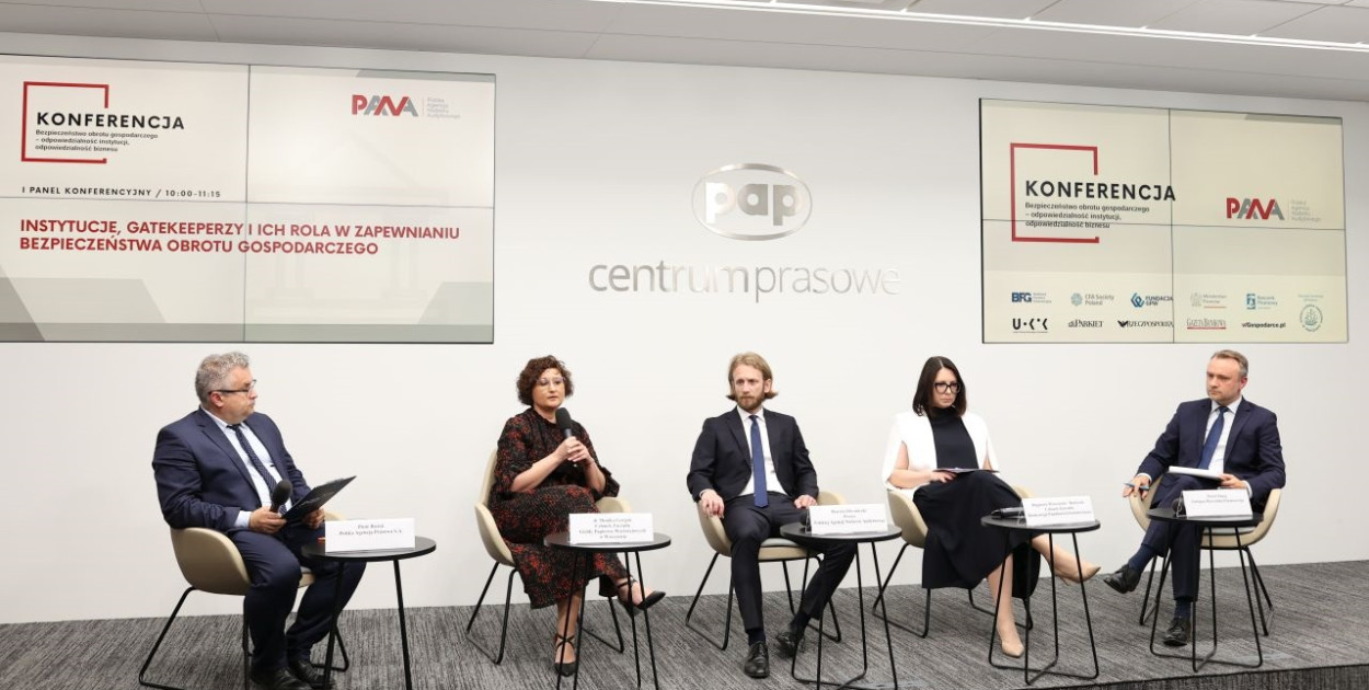 Debata PANA: są sposoby, aby zmniejszyć ryzyko przestępstw finansowych  