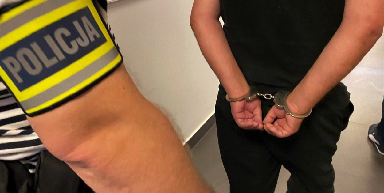 Mieszkaniec powiatu kolneńskiego usłyszał 11 zarzutów. Zgodnie z kodeksem karnym za zniszczenie mienia grozi do 5 lat pozbawienia wolności (fot. KPP Kolno)