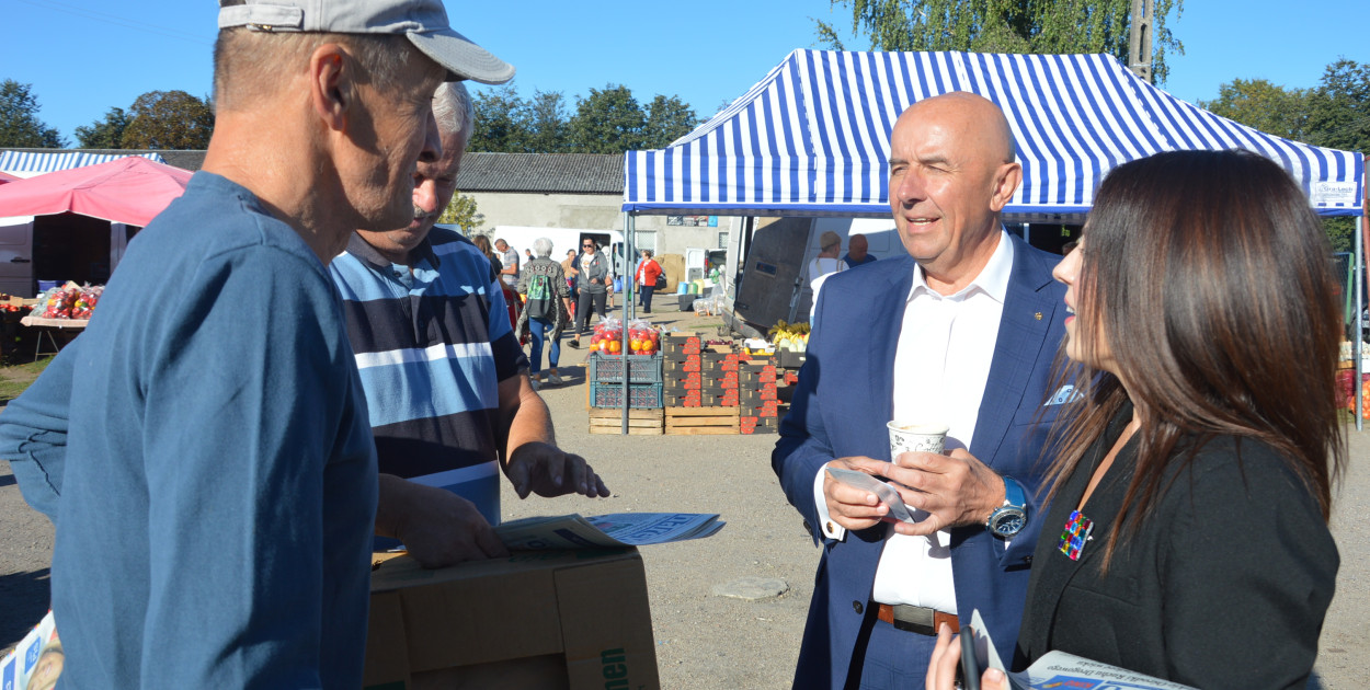 Z takim przesłaniem zwracamy się do mieszkańców ziemi kolneńskiej z prośbą o poparcie – podkreśla reprezentant paktu senackiego z okręgu Łomża – Suwałki Cezary Cieślukowski. – Znam doskonale problemy całego regionu, jako radny sejmiku wojewódzkiego