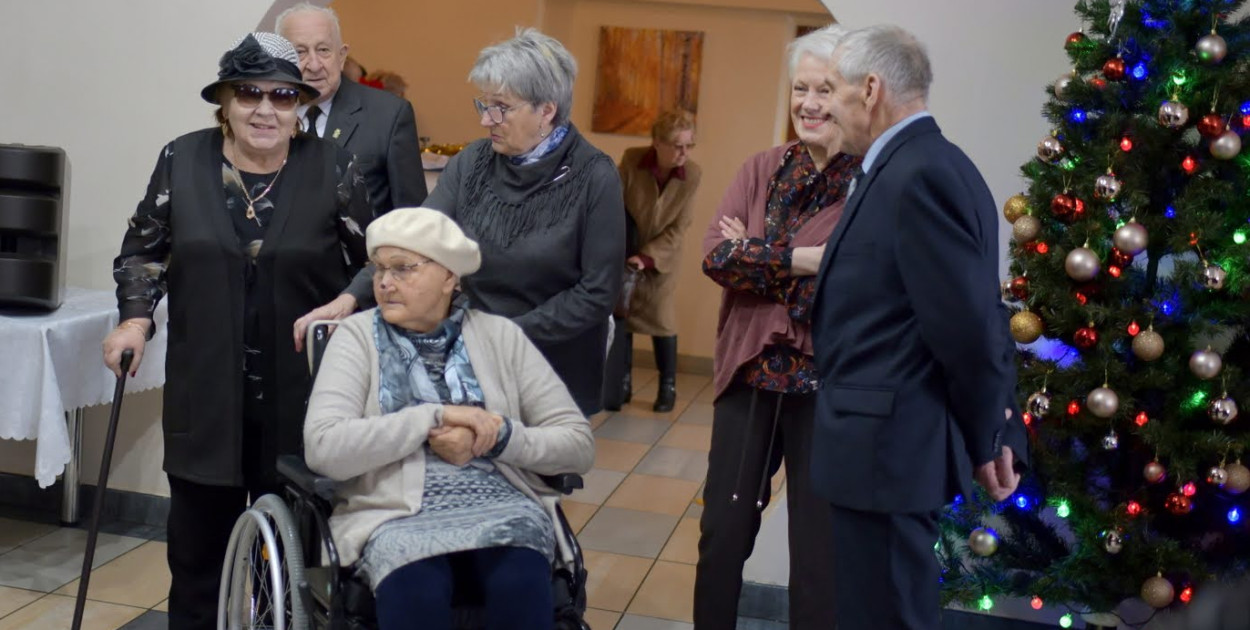 Po przywitaniu zaproszonych gości, minutą ciszy uczczono zmarłych Sybiraków którzy zginęli zesłani na nieludzką ziemię w głąb Rosji i tych którzy odeszli do Pana w tym roku (fot. powiat Kolno)