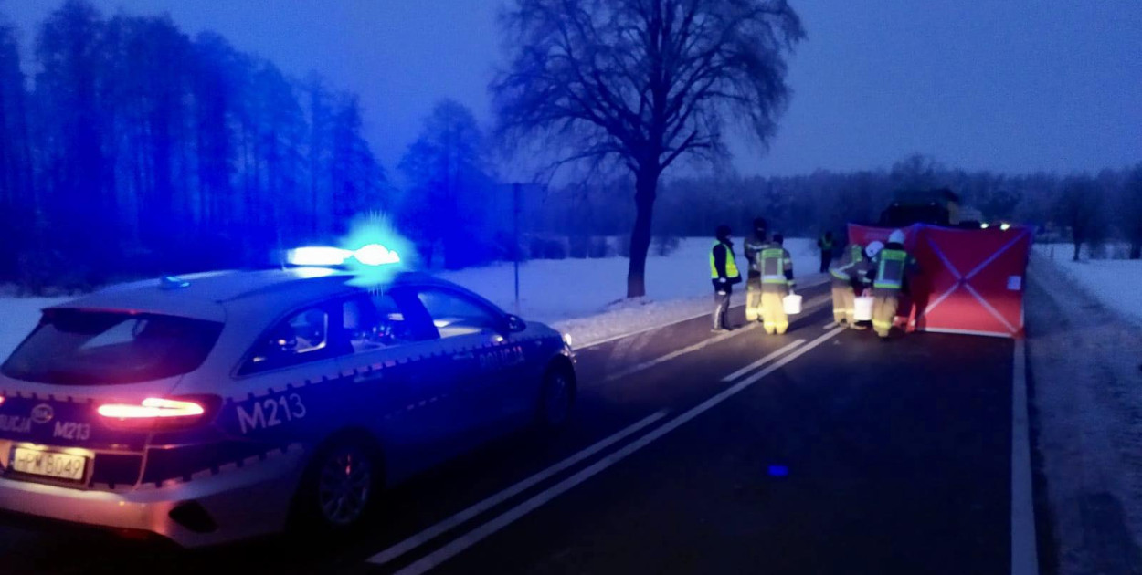 Okoliczności wypadku wyjaśniają policjanci pod nadzorem prokuratora (fot. KPP Kolno)