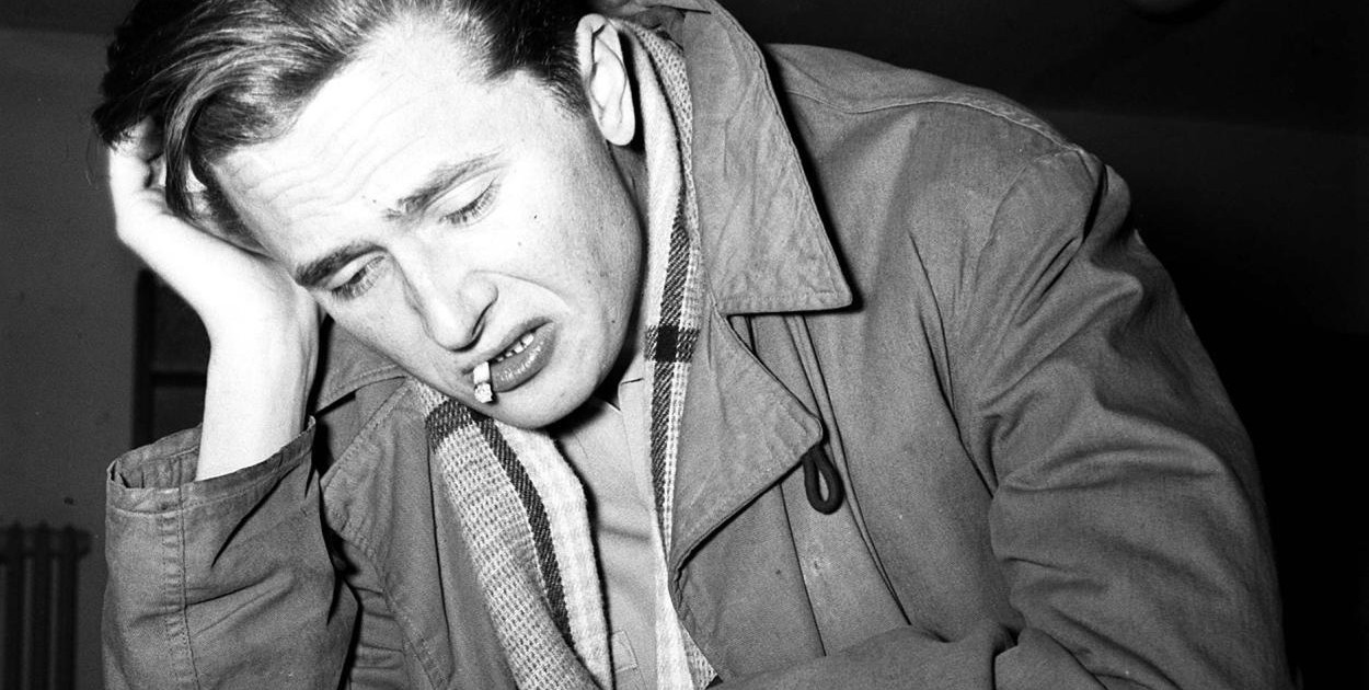 Żył krótko, a wszyscy byli odwróceni - 90 lat temu urodził się Marek Hłasko