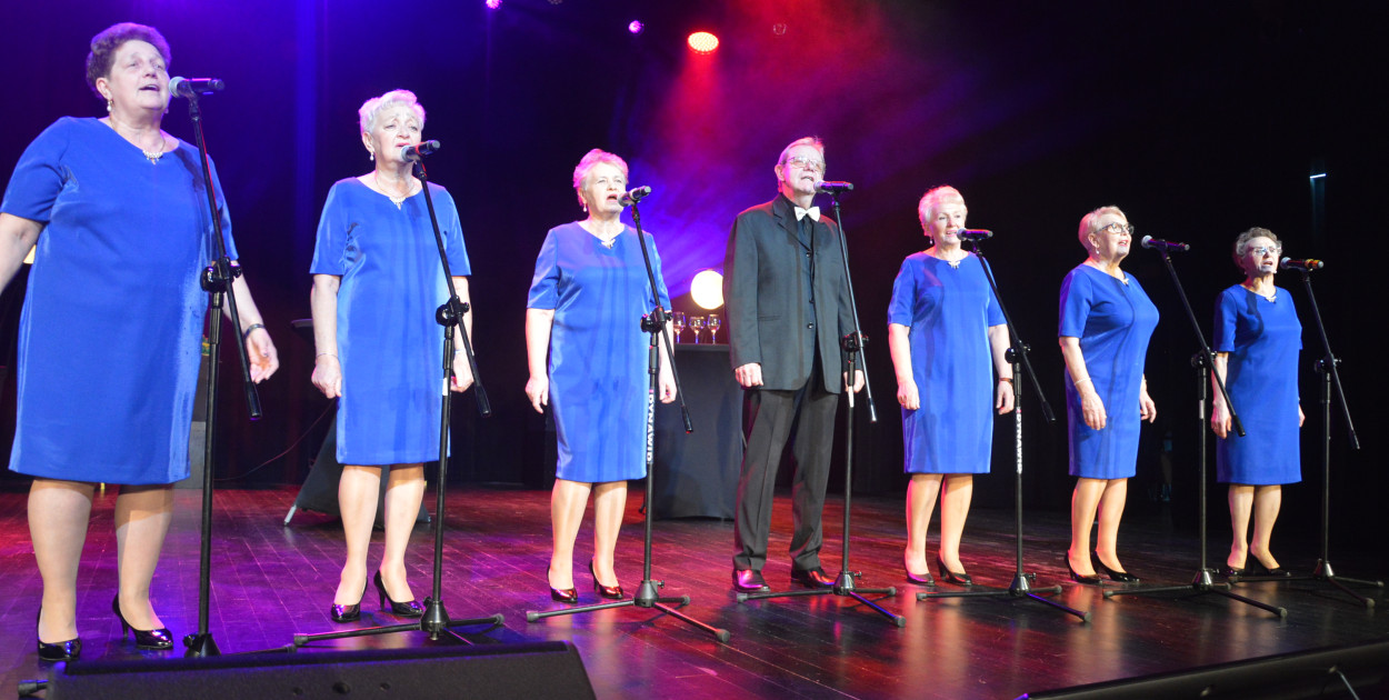 Grupie akompaniowali Paweł Podeszwik na klawiszach oraz Stanisław Rojecki na akordeonie 