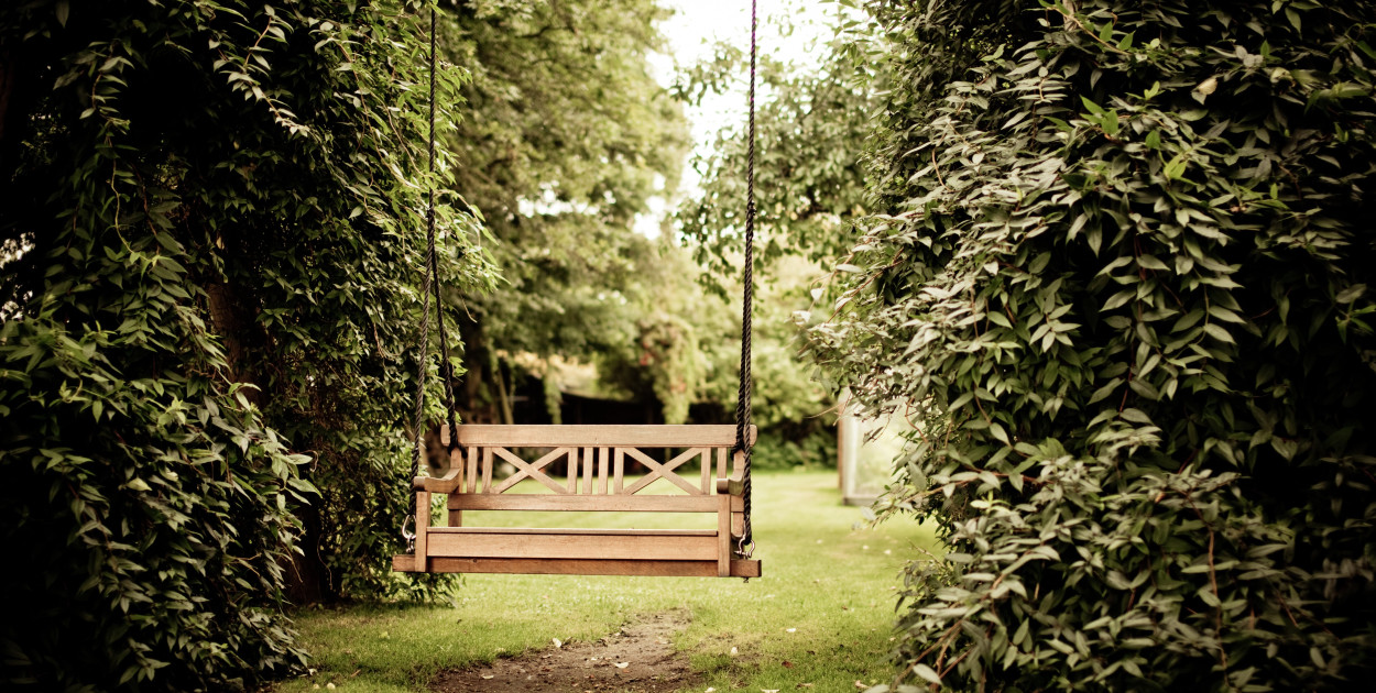 Jak wybrać idealną ławkę ogrodową?