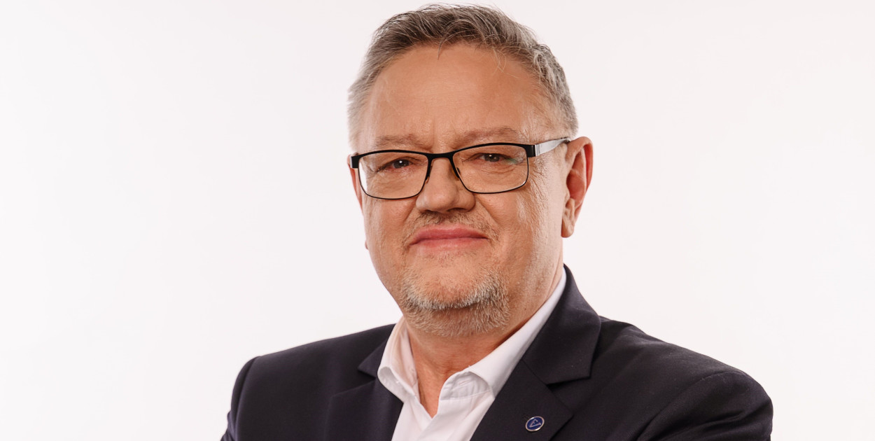  W rozmowie z redaktorem naczelnym Miesięcznika Kolneńskiego Andrzej Duda podsumowuje mijającą  kadencję i mówi o projektach dalszego rozwoju miasta. To m.in. wprowadzenie budżetu obywatelskiego, modernizacja ciepłowni i budowa sieci ciepłowniczej, rozbudowa infrastruktury sportowej, w tym powstanie sztucznego lodowiska oraz budowa bloku na wynajem mieszkań niskoczynszowych dla młodych. Porusza również problem terenów zielonych w mieście
