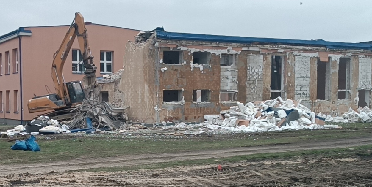 Inwestycja będzie prowadzona pod nazwą "Rozbudowa o halę sportową i przebudowę Zespołu Szkół Technicznych w Kolnie". Jej wartość to 11.585.127,54 zł z czego 90 procent tj. 10.427.514,79 zł pochodzi z Rządowego Funduszu Polski Ład: Program Inwestycji Strategicznych. Powiat Kolneński przekaże tylko 10 procent wartości tej inwestycji tj. 1.158.612 ,75 zł