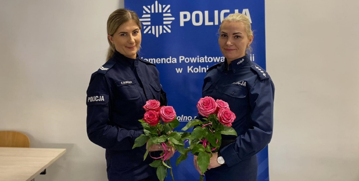 Decydując się na służbę w Policji, kobiety muszą zrezygnować z wielu rzeczy, choćby takich jak sukienki i obcasy. W pracy zakładają mundur, przypinają do pasa broń i niezależnie od pory dnia i pogody, pełnią służbę w patrolu, zabezpieczają ślady na miejscach przestępstw i rozmawiają z ofiarami przemocy domowej (fot. KPP Kolno)