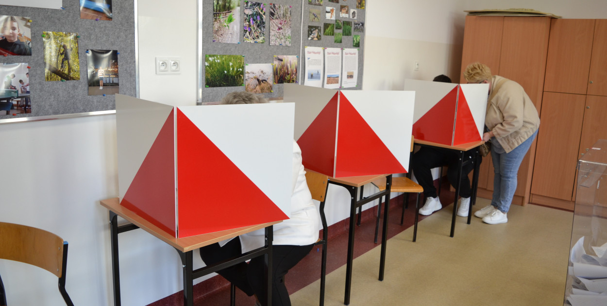 Liczba wyborców uprawnionych do głosowania (umieszczonych w spisie, z uwzględnieniem dodatkowych formularzy) w chwili zakończenia głosowania - 29 610