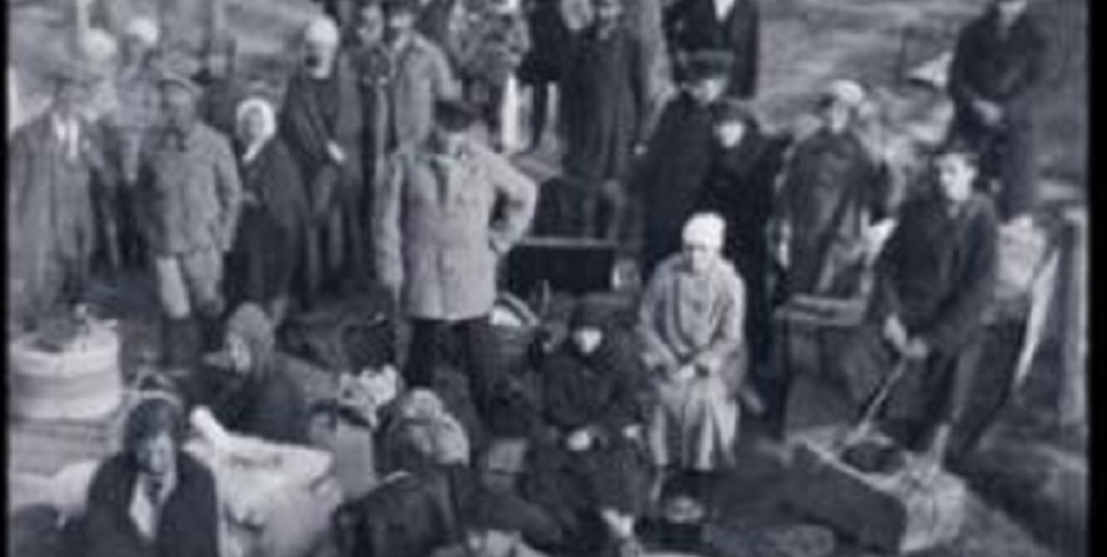 Powrót polskich repatriantów z ZSRR w 1918 r. Źródło: Powroty Polaków do ojczyzny po I wojnie na fotografiach | dzieje.pl - Historia Polski