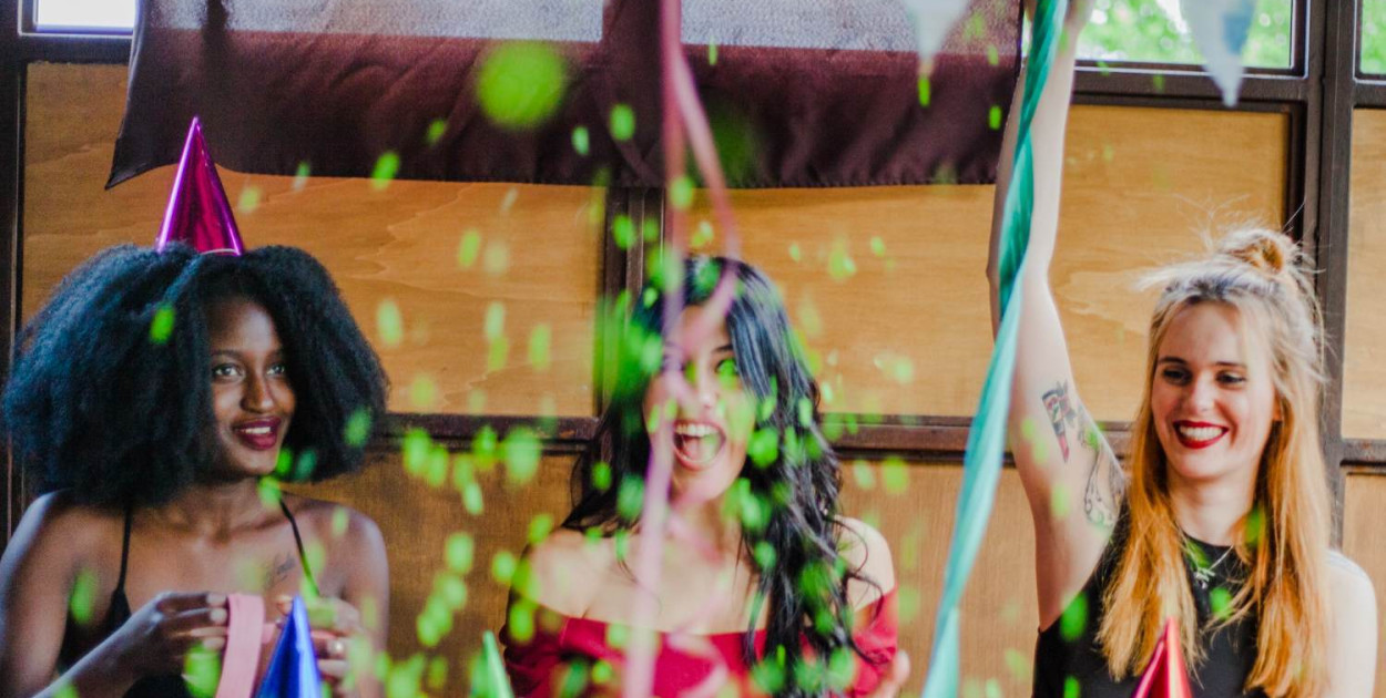 Kto organizuje wieczór panieński i jakie atrakcje przygotować?