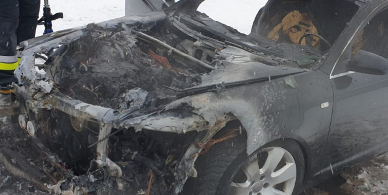 47-letnia kobieta nie żyje. Zginęła w pożarze auta pod Kolnem