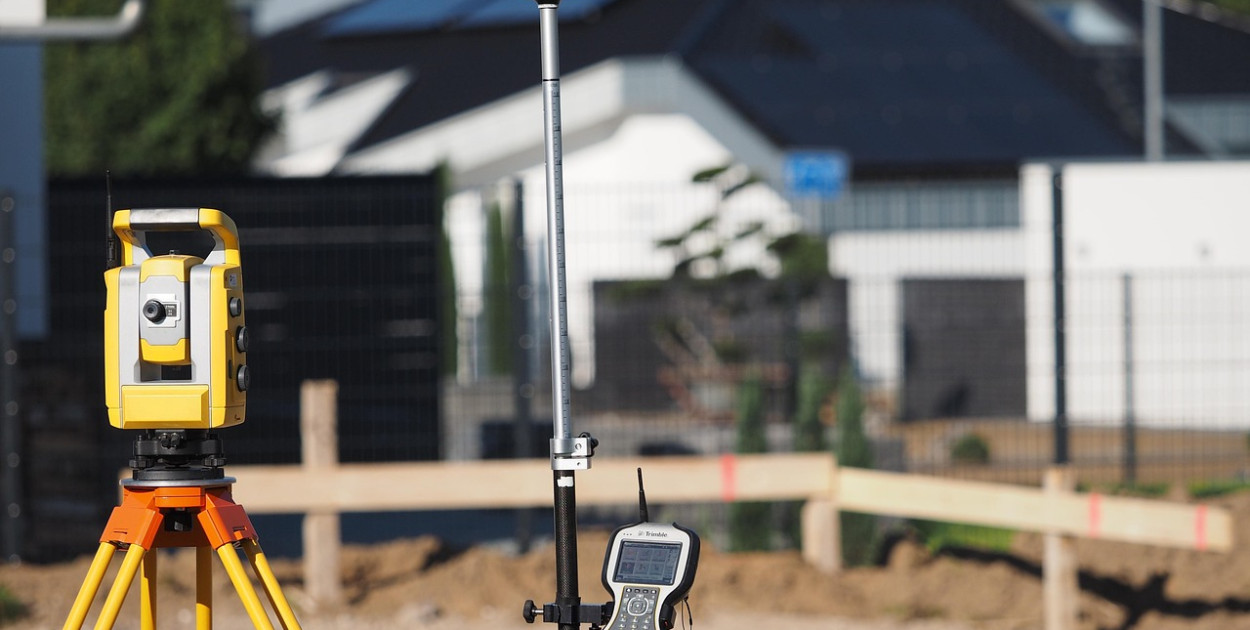 Jak norma PN ISO 9836 wpływa na pomiar powierzchni budynków?