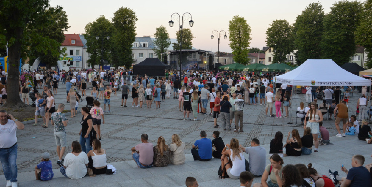 Koszty wynajęcia  znanych zespołów oraz organizacja ich koncertów pod względem technicznym to oczywiście duże koszty i spore wyzwanie organizacyjne - dodaje Andrzej Duda