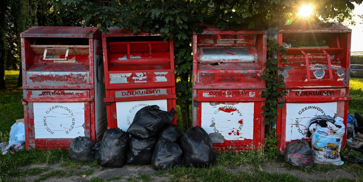 Bilans nowych przepisów o segregacji odpadów tekstylnych: Coraz więcej używanych ubrań, coraz większy problem