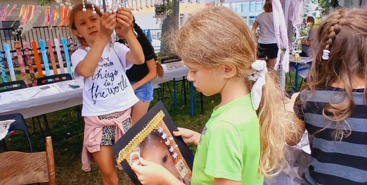 Powstałe prace to nie tylko efekt artystycznych poszukiwań, ale też dowód, że każdy może być kreatorem i potrafi znaleźć piękno tam, gdzie inni widzą jedynie rzecz bezużyteczną