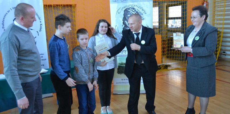 Szkołę w Czerwonem na Mistrzostwach reprezentowała drużyna w składzie: Natalia Antosiewicz, Bartosz Olszak i Tomasz Kajko