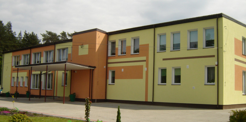 Budynek Szkoły Podstawowej im M. Konopnickiej w Ptakach (fot. archiwum szkoły)