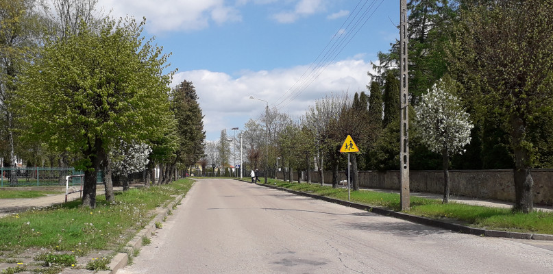 Powiatowy Zarząd Dróg w Kolnie w wyniku postępowania prowadzonego w trybie przetargu nieograniczonego na przebudowę ulicy Konopnickiej za najkorzystniejszą uznał ofertę złożoną przez firmę: Przedsiębiorstwo Budownictwa Komunikacyjnego w Łomży