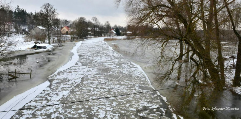 Rzeka Pisa w Koźle w styczniu 2017 roku