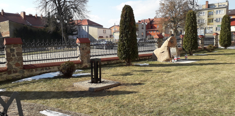 Historycznie krzyż nazywany jest karawaką. Jest to związane z miejscowością Karawaka, gdzie w średniowieczu przechowywano relikwie, tzw. krzyża prawdziwego
