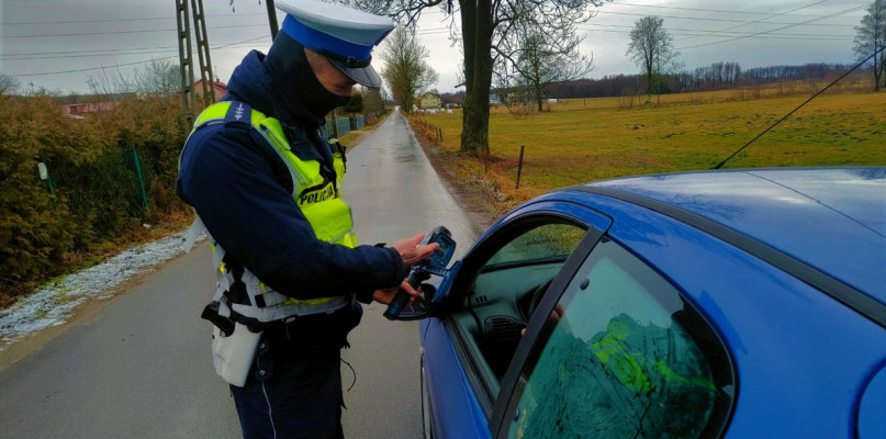 W trakcie działań funkcjonariusze sprawdzali również trzeźwość kierujących pojazdami (Fot. KPP Kolno)