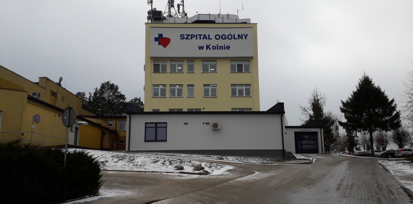 Znajdą tu Państwo informację o całodobowym punkcie wymazowym funkcjonującym w Kolnie, przy ul. Wojska Polskiego 69. Takich punktów jest 5 w województwie podlaskim. Pacjenci mogą tam o każdej porze dnia i nocy wykonać wymaz zarówno do badania PCR, jak i szybkiego testu antygenowego (na ten drugi rodzaj testu nie potrzeba skierowania)