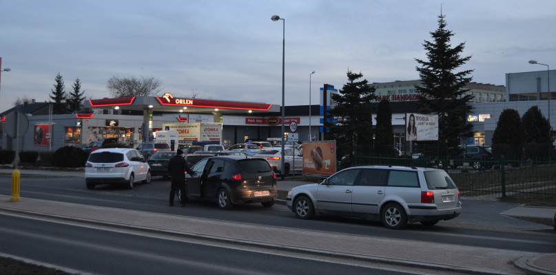 Orlen, także dzięki fuzji z Lotosem, jest dziś odporny na wstrząsy i gwarantuje stabilność dostaw ropy Polsce i jej sąsiadom - podkreślił prezes PKN Orlen Daniel Obajtek w wywiadzie opublikowanym w czwartkowym "Dzienniku Gazecie Prawnej"