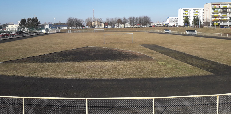 Przedmiotem zamówienia jest budowa boiska piłkarskiego, przebudowa stadionu lekkoatletycznego oraz budowa i rozbudowa zaplecza sportowego 