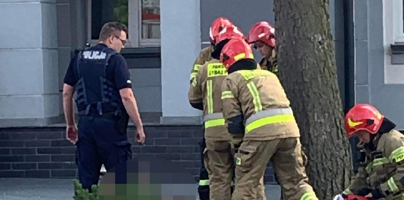 Do zdarzenia doszło w dniu 4 lipca około godziny 17:15 przed budynkiem Komendy Powiatowej Policji w Kolnie (Fot. Czytelnik)