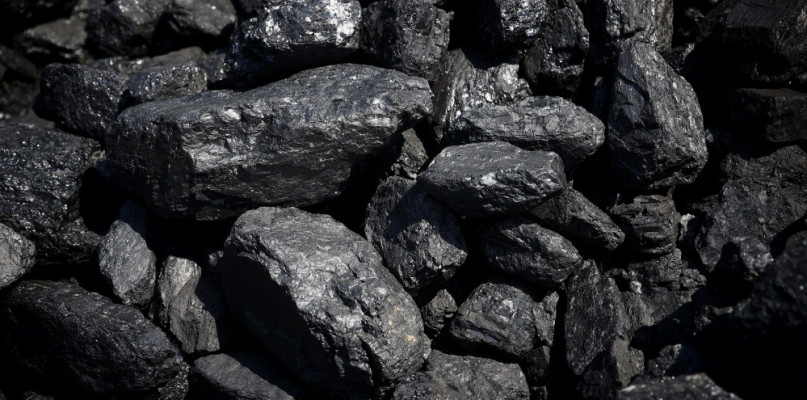 Sejm: dodatek 3 tys. zł ma przysługiwać gospodarstwom ogrzewającym się węglem kamiennym