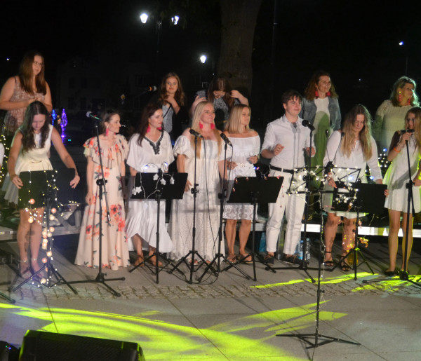 Śpiew łączy pokolenia - fotorelacja z koncertu w Parku Miejskim w Kolnie-23535