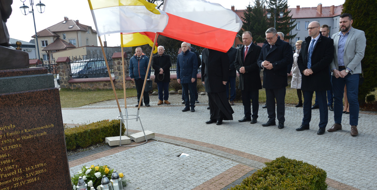 6 marca TVN 24 wyemitowało reportaż "Franciszkańska 3" poświęcony kwestii tego, co ówczesny metropolita krakowski kard. Karol Wojtyła wiedział o przypadkach pedofilii wśród księży (lata 1964-1978). Opisane zostały w nim przypadki trzech duchownych oraz reakcja na nie ówczesnego metropolity krakowskiego. W reportażu pojawiły się wypowiedzi holenderskiego dziennikarza Ekke Overbeeka, autora książki "Maxima Culpa. Co kościół ukrywa o Janie Pawle II"