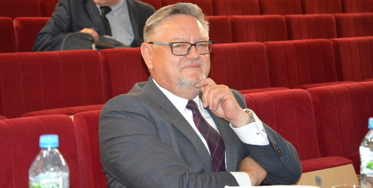Na koniec 2022 r. zadłużenie Miasta Kolno wyniosło 8 mln. Według Wieloletniej Prognozy Finansowej dług miasta na koniec 2023 roku ma wynosić 7 mln zł. W czerwcu po dokonanych zmianach zmianach budżetowych: plan dochodów wynosił - 65 720 591,43 zł