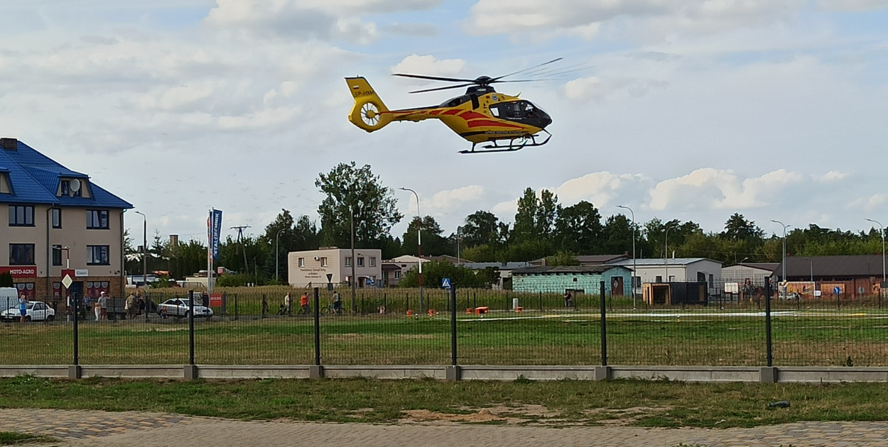 Przypominamy, że budowa lądowiska to część projektu modernizacji kolneńskiego szpitala, w czasie której modernizowane są oddziały szpitalne oraz przychodnia. Wszystkie te prace będą kosztowały 7 milionów złotych. Dotacja ze środków unijnych to ponad 5 milionów złotych, prawie 2 miliony złotych to pieniądze z budżetu Powiatu Kolneńskiego