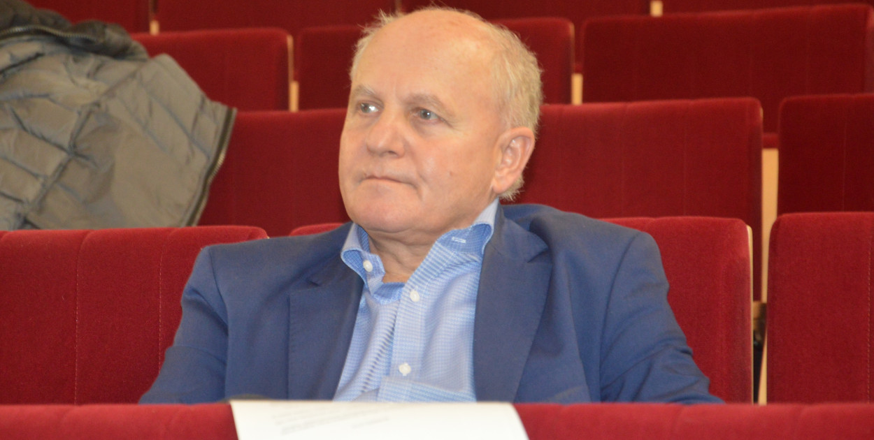 Wg inicjującego zmiany obecnego Burmistrza Andrzeja Dudy, zmiany miały skutkować m.in. lepszym standardem obsługi mieszkańców i potanieniem cen usług komunalnych – stwierdza Twarowski