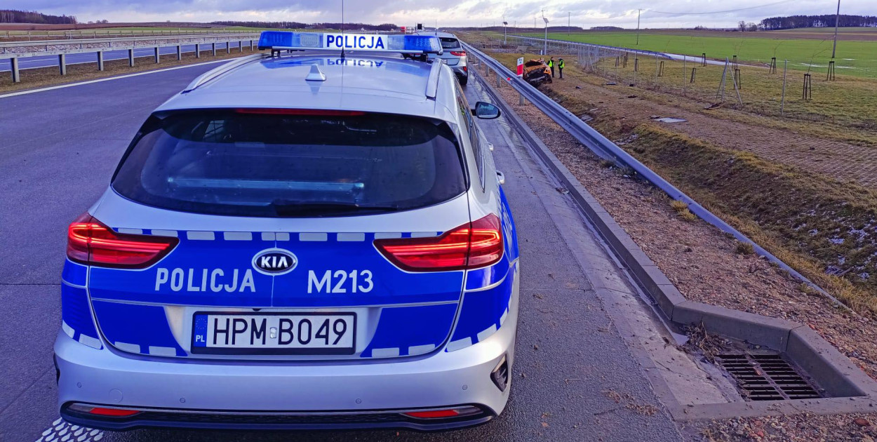 Wypadek na S61 częściowo zablokował drogę w okolicach miejscowości Świdry (Fot. KPP Kolno)