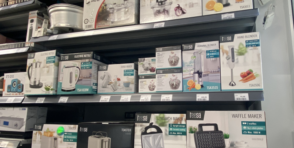 Warto zaznaczyć, że sklepy elektryczne oprócz szerokiej oferty, kładą duży nacisk na dostępność i wygodę zakupów. Ledor Market zlokalizowany jest przy ul. Wojska Polskiego 46D, naprzeciwko dworca autobusowego w Kolnie, co ułatwia dojazd i sprawia, że zakupy w tym miejscu są jeszcze bardziej komfortowe
