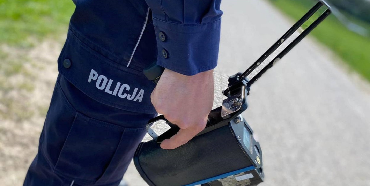 Mężczyzna stracił prawo jazdy, został ukarany mandatem karnym w wysokości 1500 złotych, a jego konto zasiliło 13 punktów (fot. KPP Kolno)