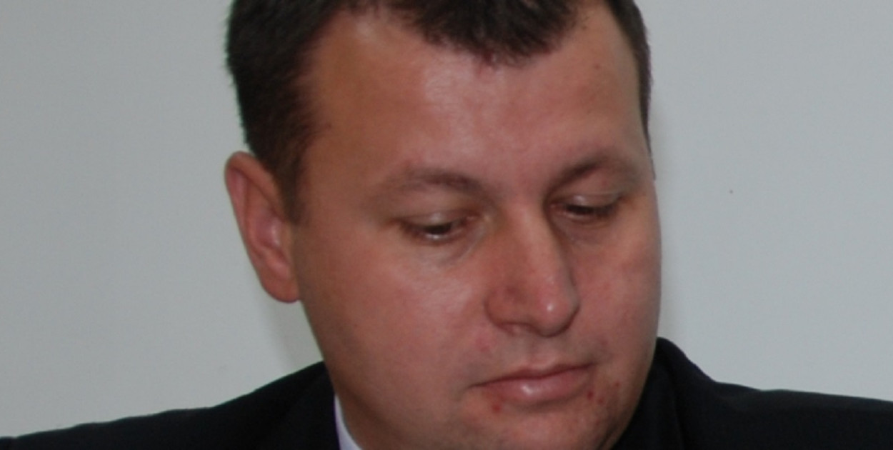 Glinka ma bardzo bogate CV. Był między innymi skarbnikiem w gminie Kolno, zastępcą wójta gminy Kolno i sekretarzem w powiecie kolneńskim. Piastował stanowisko zastępcy dyrektora podlaskiego ARiMR oraz stanowisko zastępcy Dyrektora w Biurze Zarządzania Kadrami PARP