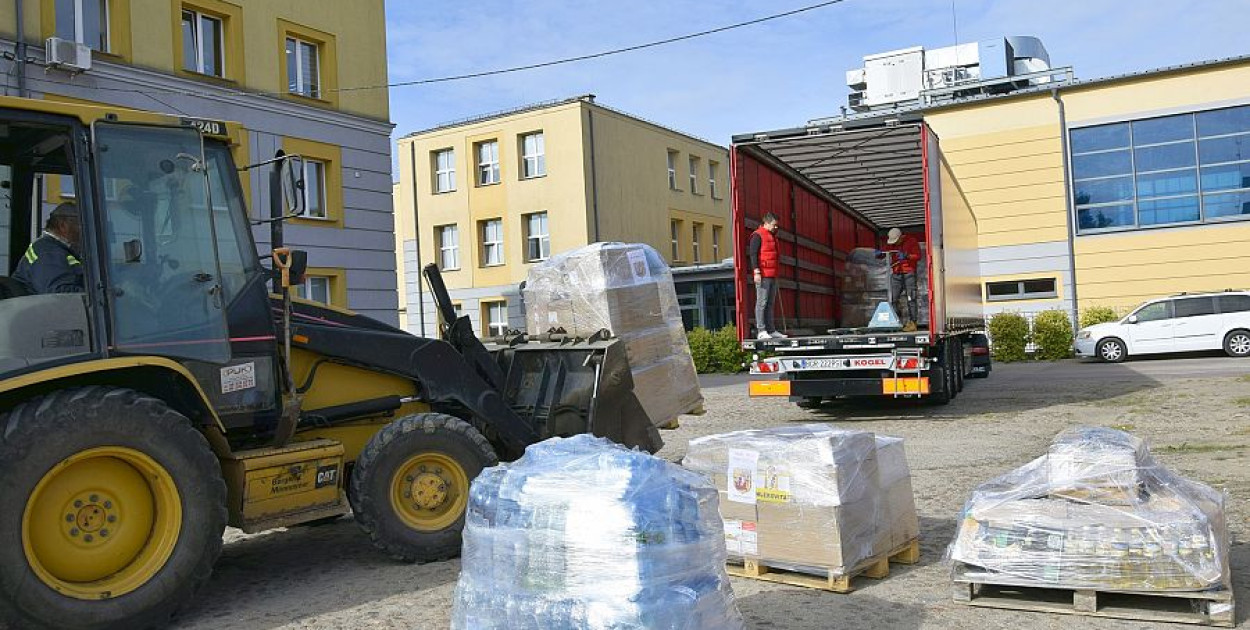 Mieszkańcy Kolna i okolic zawsze okazują solidarność z potrzebującymi. Tak stało się też po ostatniej powodzi, która dotknęła południe Polski. Kolno natychmiast włączyło się do akcji zbierania darów dla poszkodowanych (fot. A. Konopka)