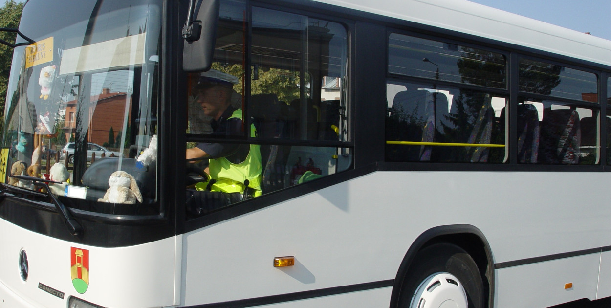 Analizowane są zmiany, które mają polegać na usprawnieniu przewozu dzieci do szkół oraz usprawnieniu przewozu mieszkańców w ramach publicznego transportu zbiorowego (fot. KPP Kolno/zdjęcie ilustracyjne)