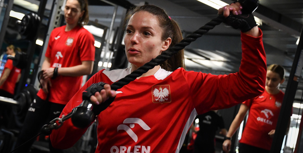 Dagmara Nocuń podczas treningu reprezentacji w Bazylei. Przypomnijmy, że Duśka pod koniec września tego roku rzuciła 100. bramkę w narodowych barwach (fot. Paweł Bejnarowicz)