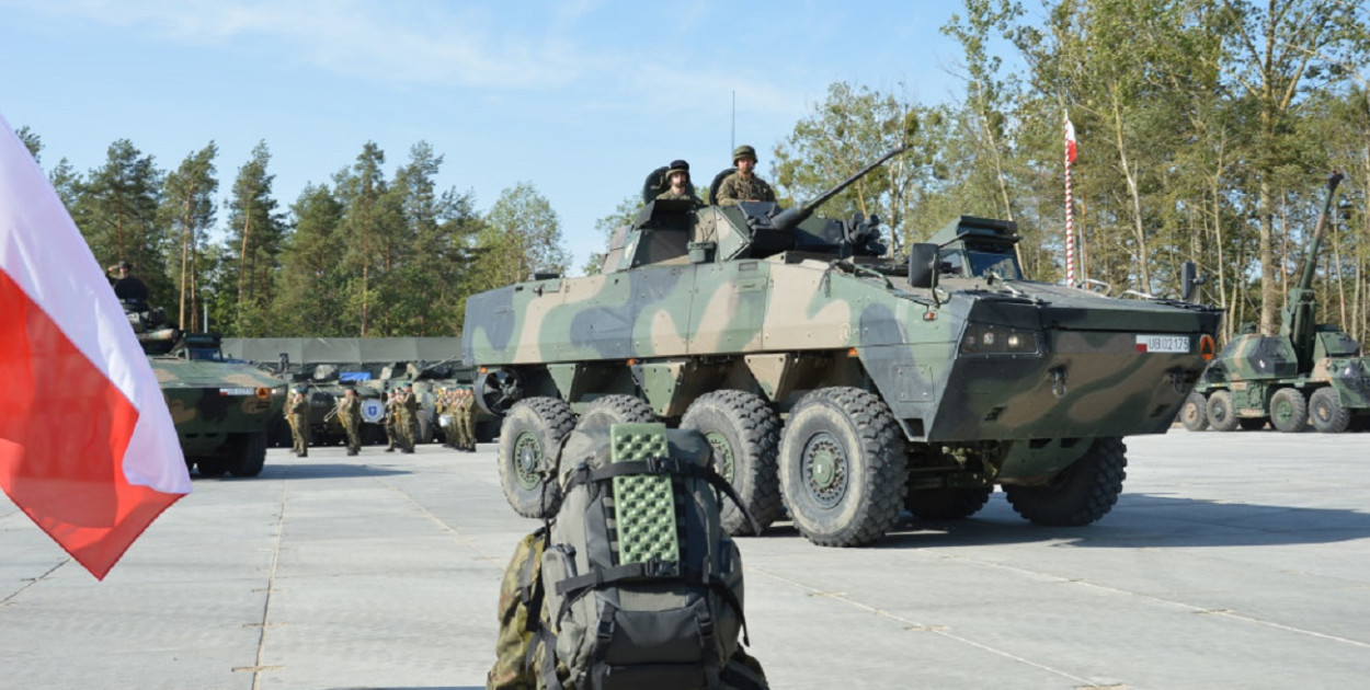 W skład 1 Podlaskiej Dywizji Piechoty Legionów im. marszałka Józefa Piłsudskiego wchodzi 1 Batalion Zmotoryzowany 2 Brygady Zmotoryzowanej Leg.  oraz 1 Batalion Logistyczny 1 DP Leg. 