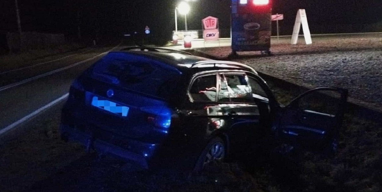 Mundurowi zatrzymali 27-latkowi prawo jazdy. Zgodnie z kodeksem karnym za kierowanie pojazdem w stanie nietrzeźwości grozi do 3 lat pozbawienia wolności