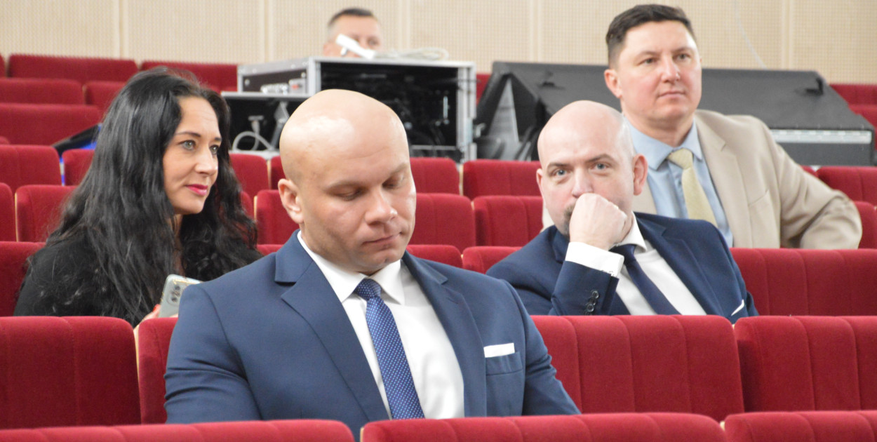 Uchwały były zgodne z przepisami prawa i odpowiednio opublikowane, co zapewniało ich transparentność i legalność