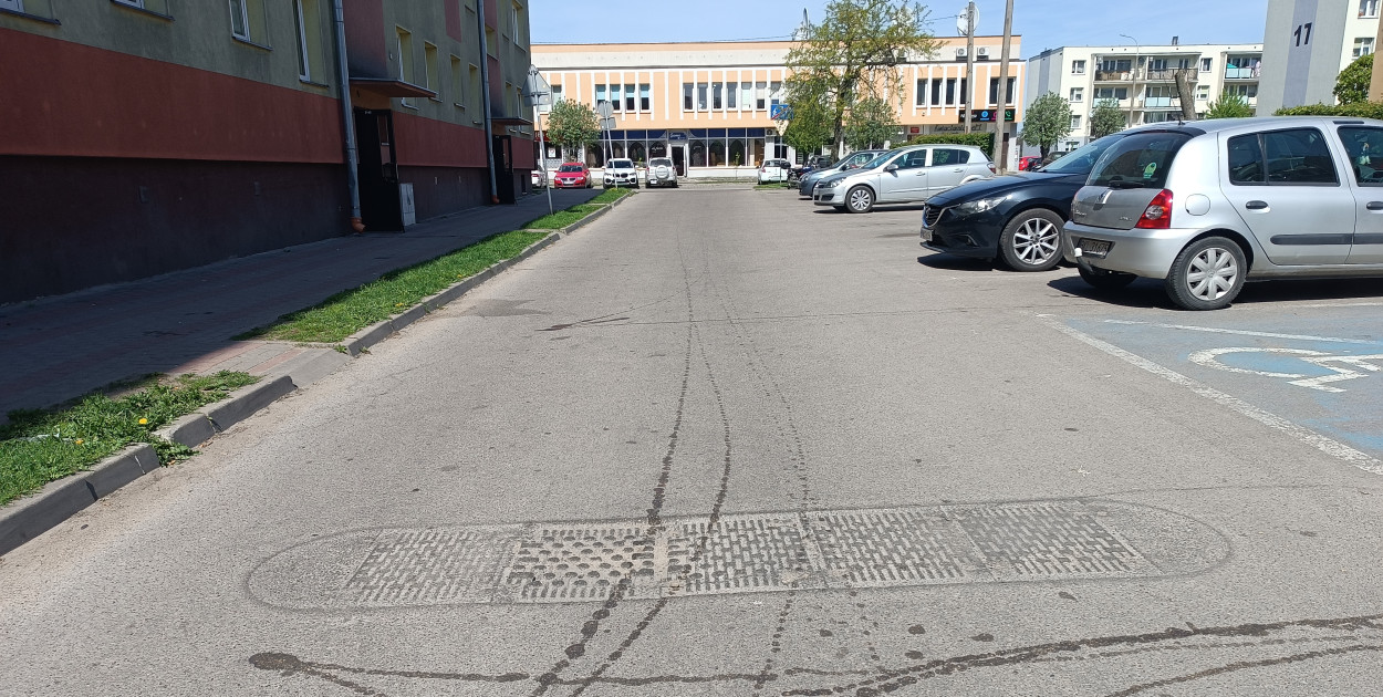 Po analizie ruchu w tym rejonie, władze stwierdziły, iż odbudowa progu zwalniającego przed blokiem nr 12 jest zasadna