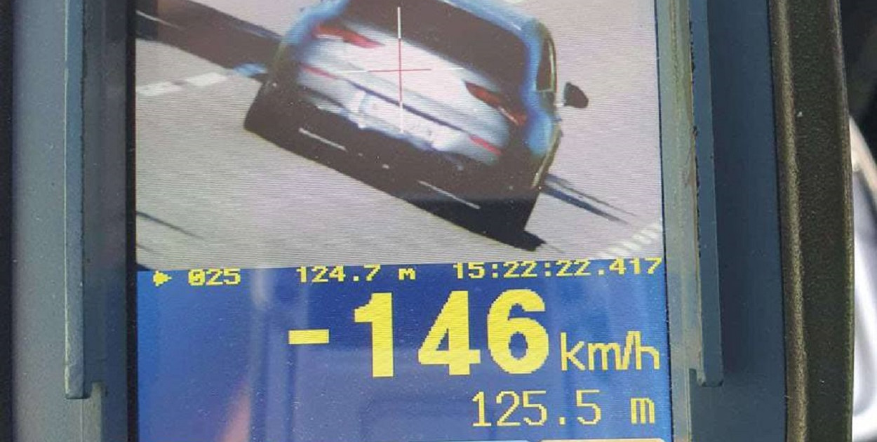 Mieszkaniec Warszawy na trzy miesiące stracił prawo jazdy. Został również ukarany mandatem karnym i punktami (fot. KPP Kolno)
