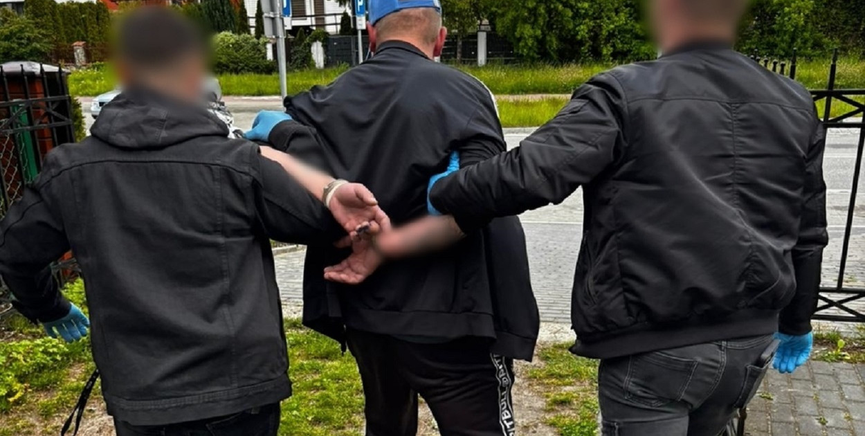 W tym tygodniu łomżyńscy policjanci otrzymali informacje o dwóch kradzieżach rozbójniczych i rozboju (fot. KMP Łomża)