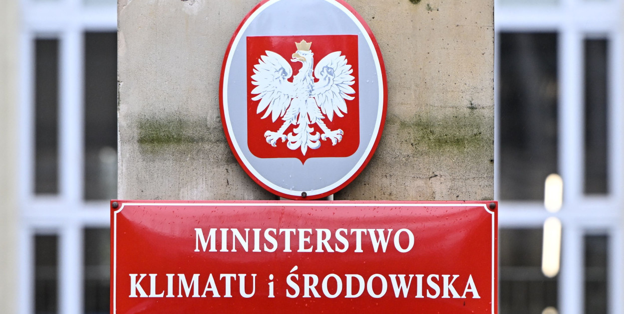 Projekt dotyczący wycinki drzew na prywatnej działce wstrzymany; nowe przepisy po uzgodnieniu z samorządami
